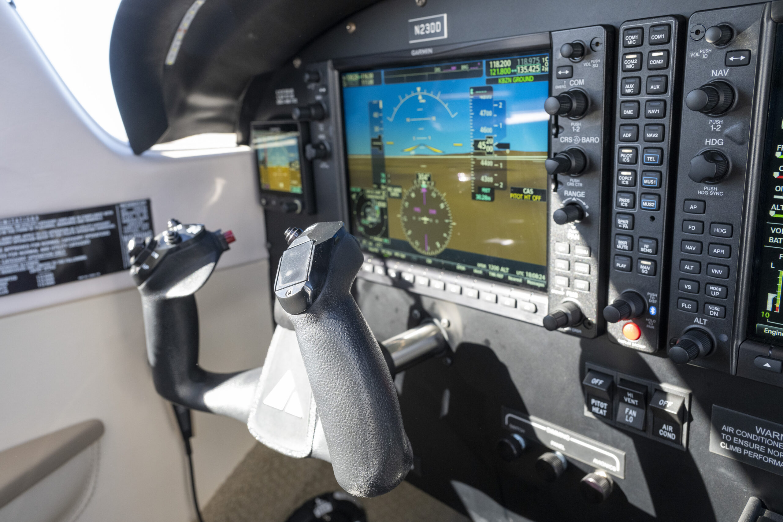 Airline cockpit used in Airline Pilot Training Program at 30 Day CFI Flight Training Academy