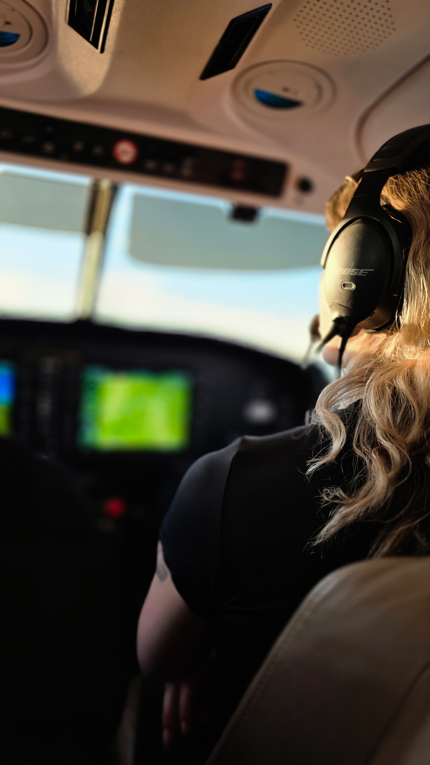 Learn to fly in Los Angeles with professional flight training instructors